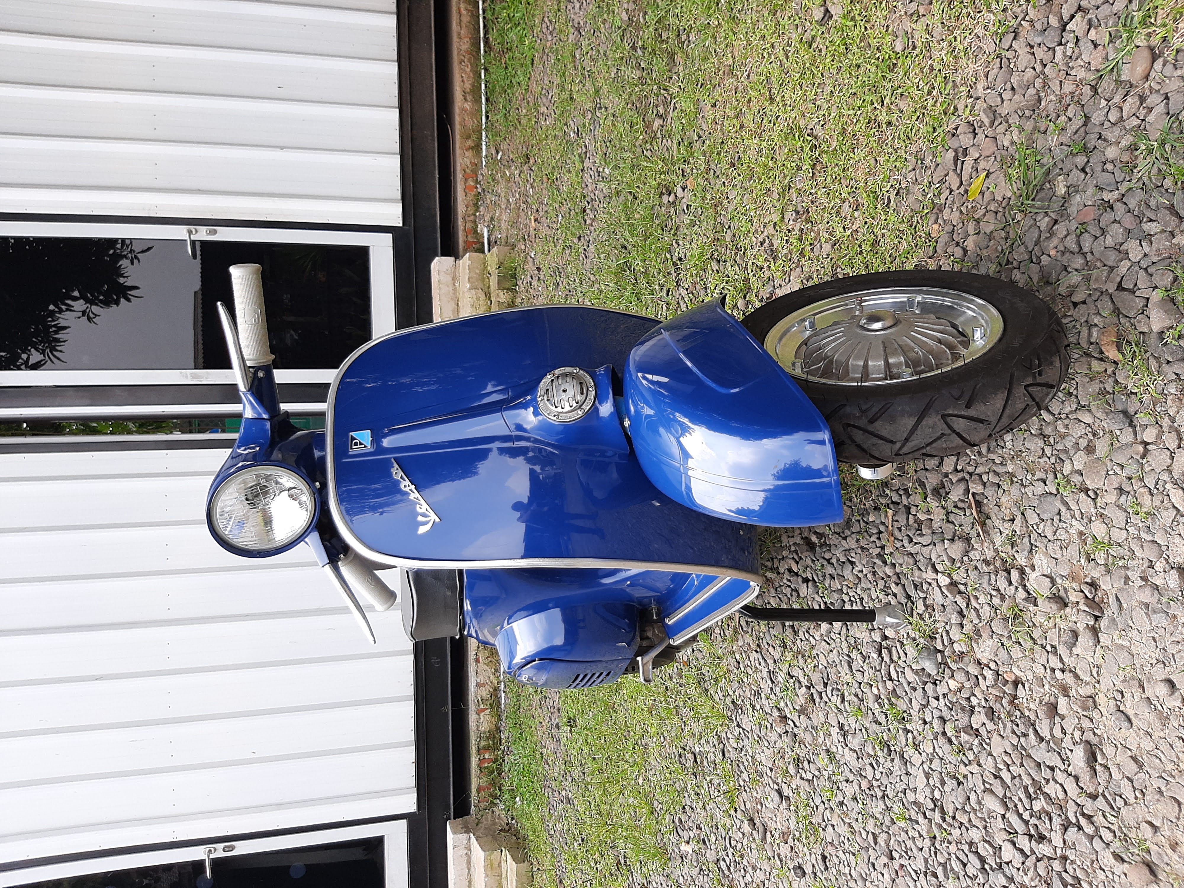Vespa 90SS Blue rear angle